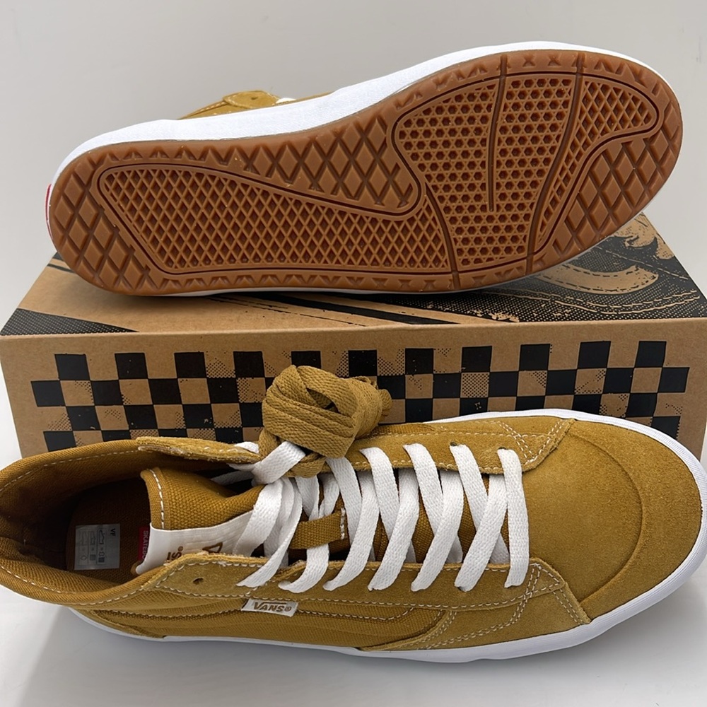 Vans WMNS High-Top Sneakers - Mustard White The Lizzie
Gold/White
VN0A4BX1GLW - Picture 3 of 16